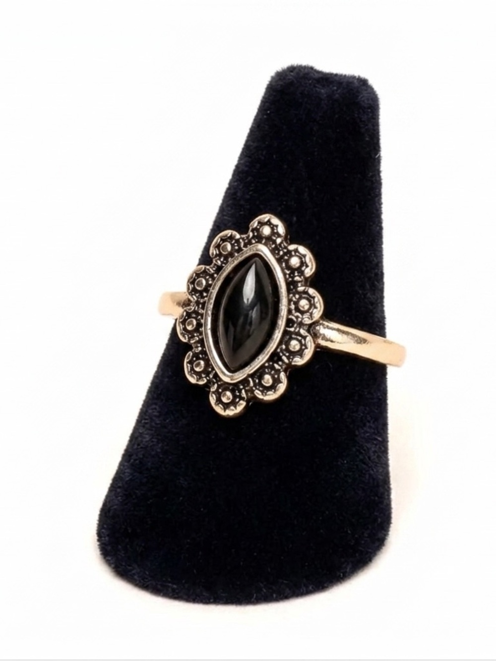 Vintage Woman’s Antique Gold Black Onyx Oval Natural Stone Floral Victorian Ring - Picture 1 of 13